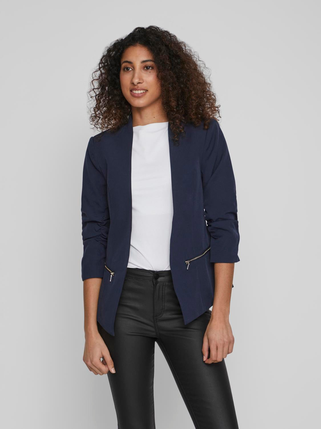 model_shot-front